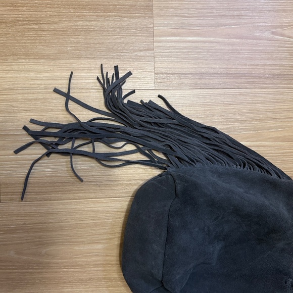 Fringed Suede Drawstring Shoulder Bag – Black - Picture 2 of 7